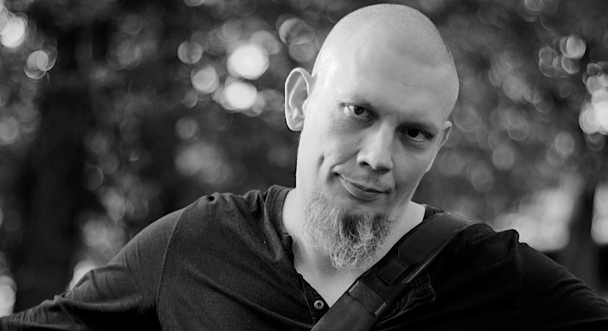 Fotografia portretowa Pawła Wilka, stylizowana